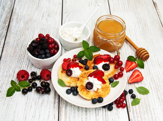 cottage cheese pancake with berries
