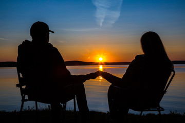 Fototapeta na wymiar couple in love at sunset