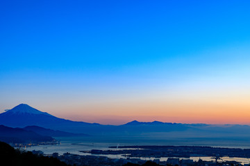 日本平から望む朝焼けと富士山