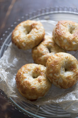 チーズとコーンのベーグル