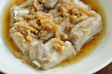 steamed pork bone with dry salty preserved vegetable on plate