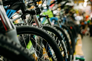 Fototapete Fahrräder Fahrradladen, Reihen neuer Fahrräder, Fahrradsportgeschäft