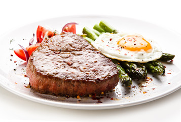 Grilled steak with asparagus and fried egg 