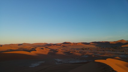 Fototapeta na wymiar Afrika Dünen Wüste Namibia Sand