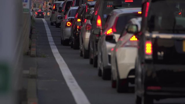 動かない夕方の渋滞