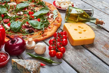 Crédence de cuisine en verre imprimé Pizzeria Décoration de pizza et ingrédients.