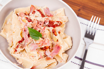 Pappardelle with cream, sun-dried tomatoes and smoked fish