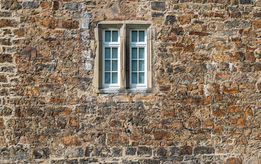 Fototapeta na wymiar Fenster eines alten Schlosses