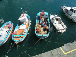 Fischerboote im Hafen von Amalfi