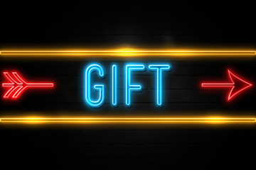Obraz premium Gift - fluorescent Neon Sign on brickwall Front view