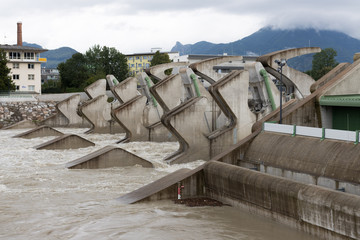 Flusskraftwerk, Wasserkraft, Hochwasser