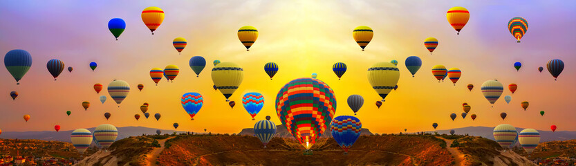 montgolfières au lever du soleil
