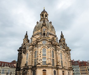 Fototapeta na wymiar Frauenkirche in Dresden from the Neumarkt square