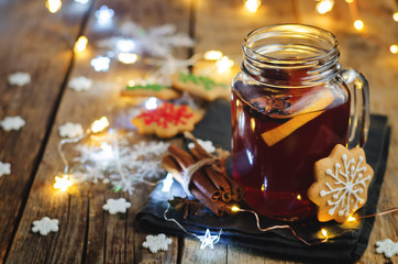 Mulled wine with gingerbread cookies and Christmas light