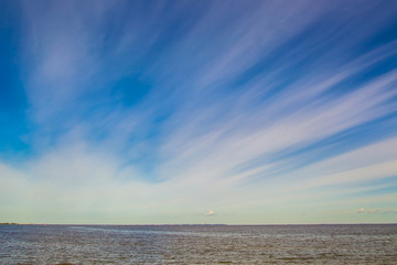 Obraz premium Blue sky over the water.