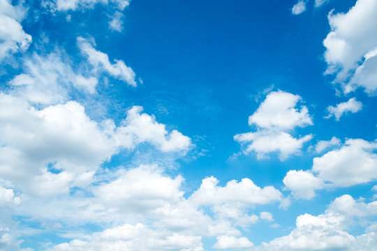  Natural blue sky with white clouds