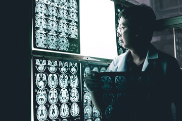 neurologist and MRI