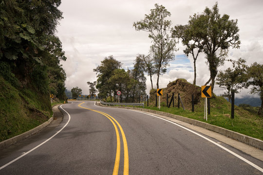 road through the Colombian mountains