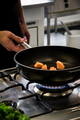 Koch Pfanne braten kochen schwenken - Süßkartoffel