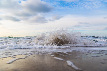 ein schöner Strand und ein toller Himmel an der Ostsee