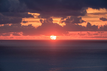 Obraz premium Viewpoint beautiful sunset over the sea