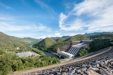 Crédence de cuisine en verre imprimé Barrage Production d& 39 électricité de la centrale électrique sur le barrage de srinakarin dans la vallée du parc national