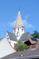 Fototapeta premium Beautiful view of city of Murau with river, houses and church in Tirol, Austria, Europe.