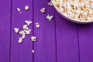 Obraz na płótnie Canvas Popcorn in a bowl