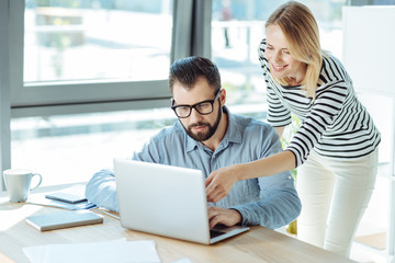 Pleasant woman giving advice to her male colleague