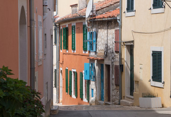 Fototapeta na wymiar Narrow street in the Croatian town of Rovinj