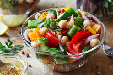 Vegetable salad with chickpeas