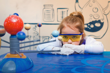 Naklejka premium small children do chemical experiments. cheerful science,