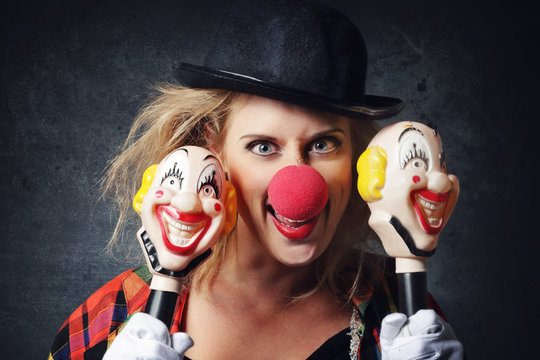 femme clown terrifiante