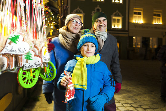 Grandparents with grandson at Christmas market, Bad Toelz, Bavaria, Germany
