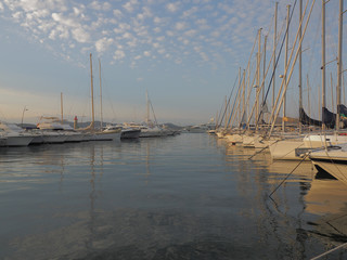 An overview of the many pleasure boats moored at the marina of Saint Tropez.