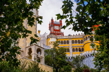 palacio da pena desde los jardines torre roja