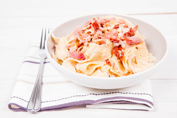 Pappardelle with cream, sun-dried tomatoes and smoked fish