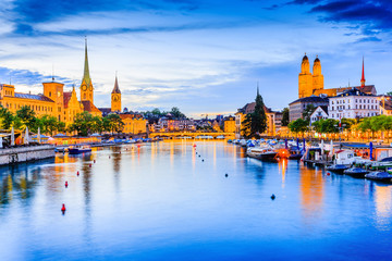 Obraz premium Zurich, Switzerland. Grossmunster Church and Fraumunster Church on the Limmat river.