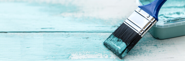 Panorama, Pinsel auf Holz, Shabby chic Farben in Weiß und Blau, Textfreiraum