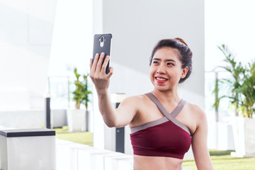 Fototapeta na wymiar Fitness woman holding smartphone