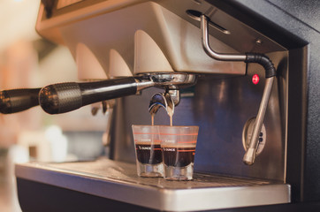 Coffee maker with coffee cup