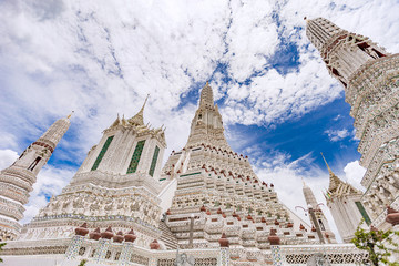 Naklejka premium Wat Arun The Temple of Dawn Landmark of Bangkok, Thailand