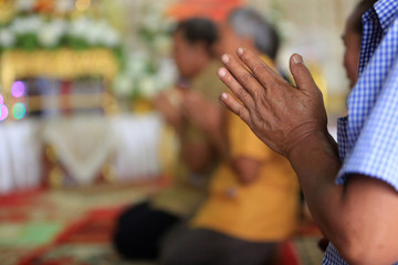 Cérémonie bouddhiste. Wat Ong Teu Mahawihan. Temple of the Heavy Buddha. Vientiane. Laos. / Buddhist ceremony. Wat Ong Teu Mahawihan. Temple of the Heavy Buddha. Vientiane. Laos.