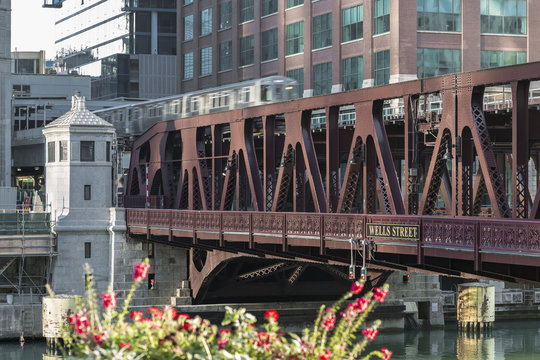 Bridge crossing Chicago river