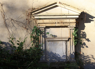 Alter Johannisfriedhof Leipzig historischer Grabstein in Parkanlage