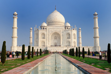 Fototapeta na wymiar White marble Taj Mahal in India Agra Uttar Pradesh