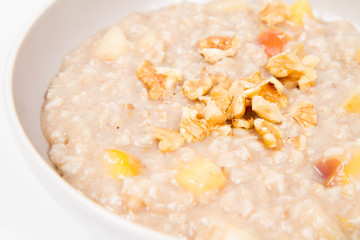 Porridge with apple and walnuts