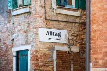 Schild 228 - Alltag