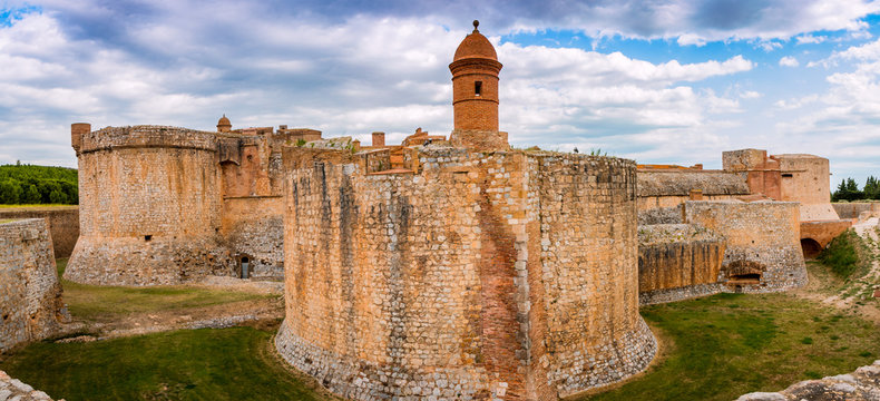 Panorama de la Forteresse de Salses &agrave; Salses-le-Ch&acirc;teau