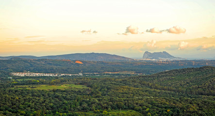 Campo de Gibraltar con el Peñón de Gibraltar al fondo, Cádiz, España